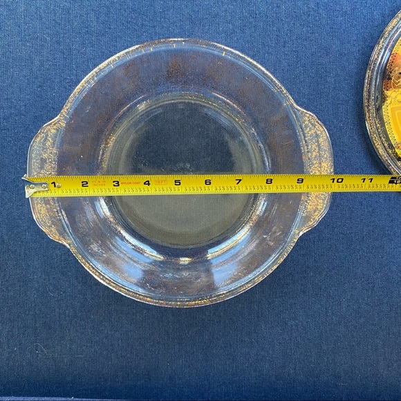 Vintage Fire King 2-Quart Casserole Dish With Gold Detail Pattern Made in USA - Picture 5 of 8